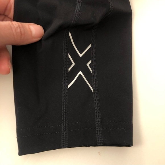 Sz‎ L- 2XU Midrise Black Silver Cropped Compression Leggings Tights - Picture 5 of 10